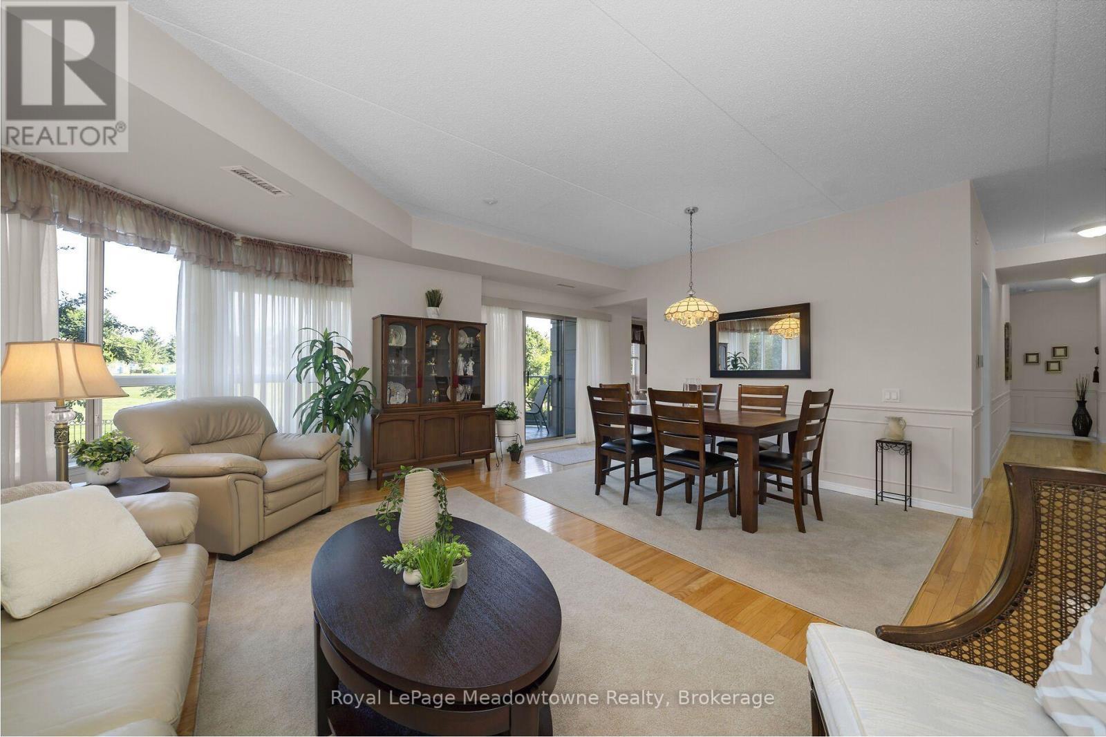 210 - 2075 Amherst Heights Drive, Burlington (Brant Hills), ON - Indoor Photo Showing Living Room