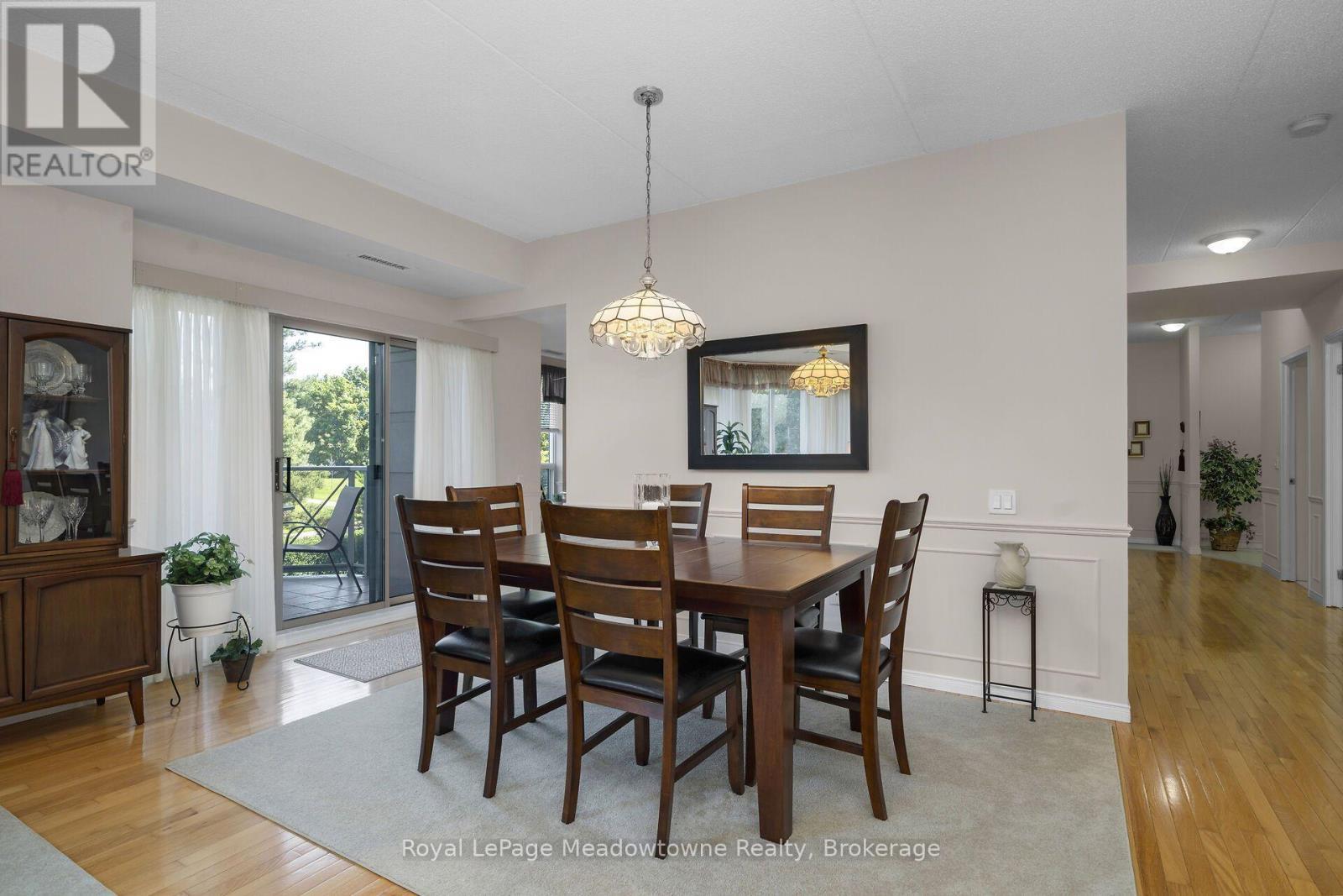 210 - 2075 Amherst Heights Drive, Burlington (Brant Hills), ON - Indoor Photo Showing Dining Room