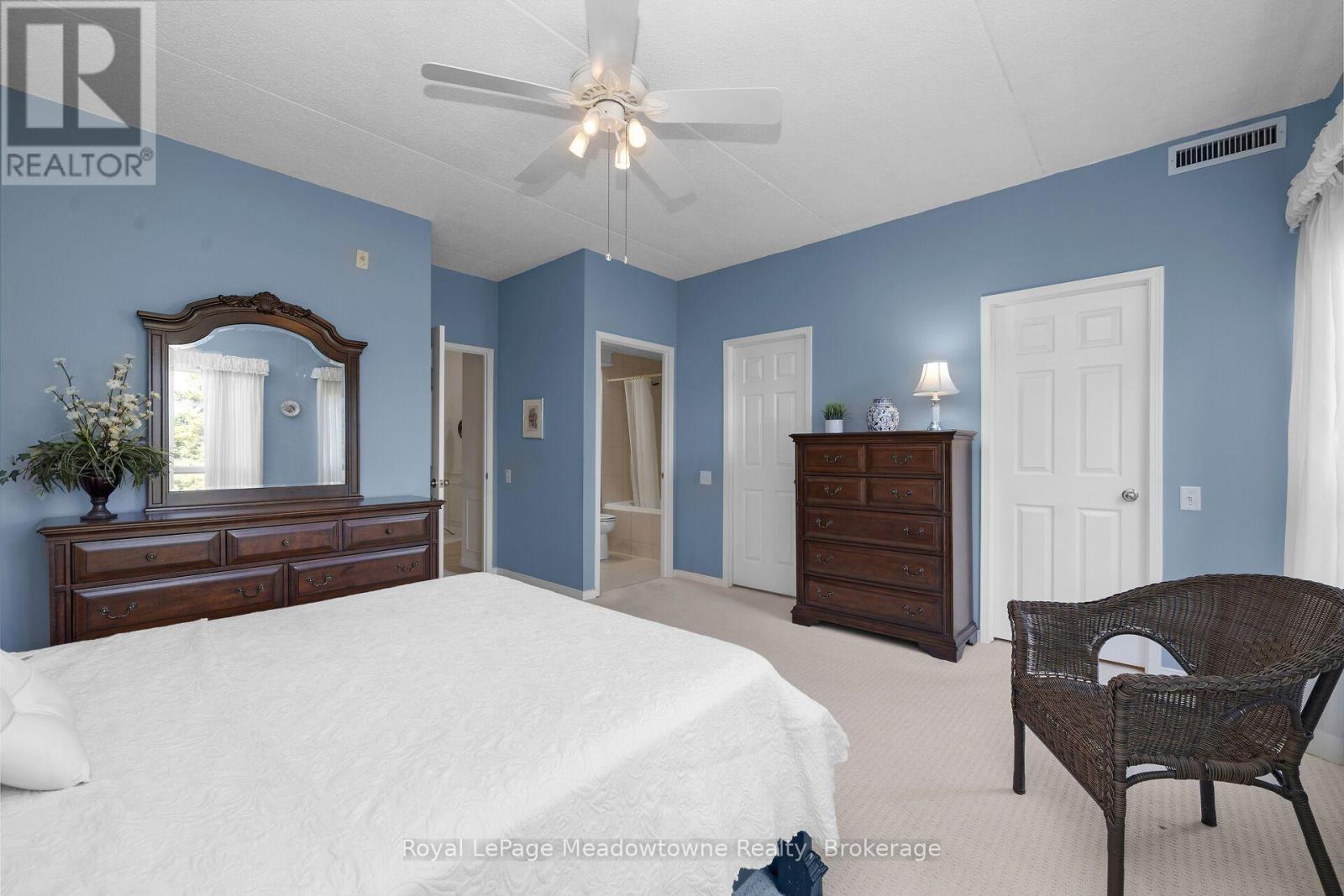 210 - 2075 Amherst Heights Drive, Burlington (Brant Hills), ON - Indoor Photo Showing Bedroom