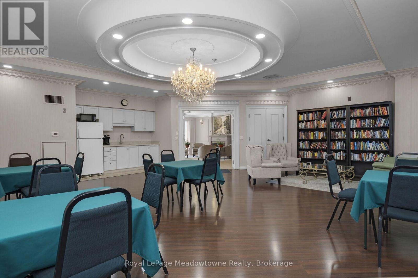 210 - 2075 Amherst Heights Drive, Burlington (Brant Hills), ON - Indoor Photo Showing Dining Room