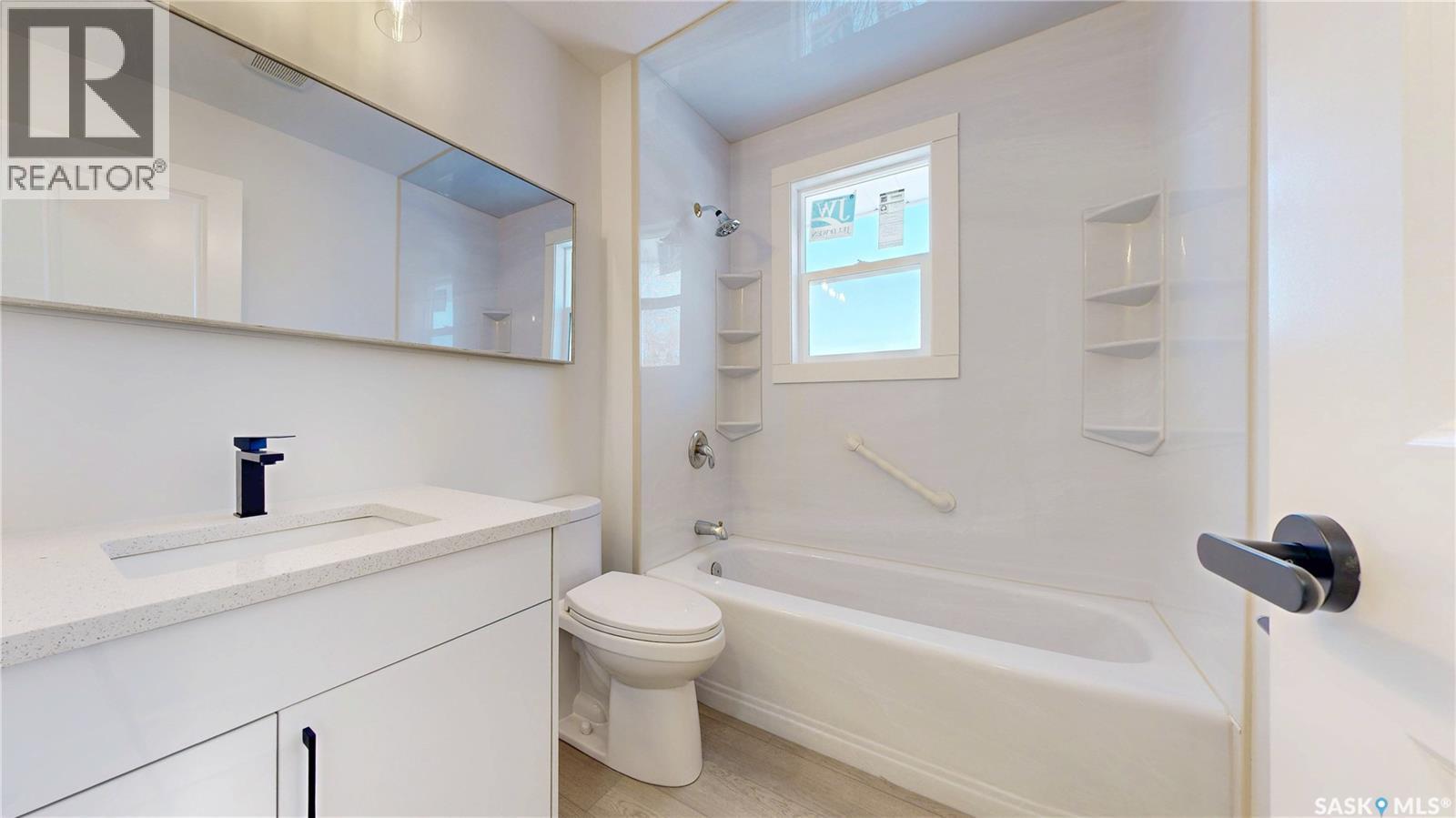 3022 Lacon Street, Regina, SK - Indoor Photo Showing Bathroom