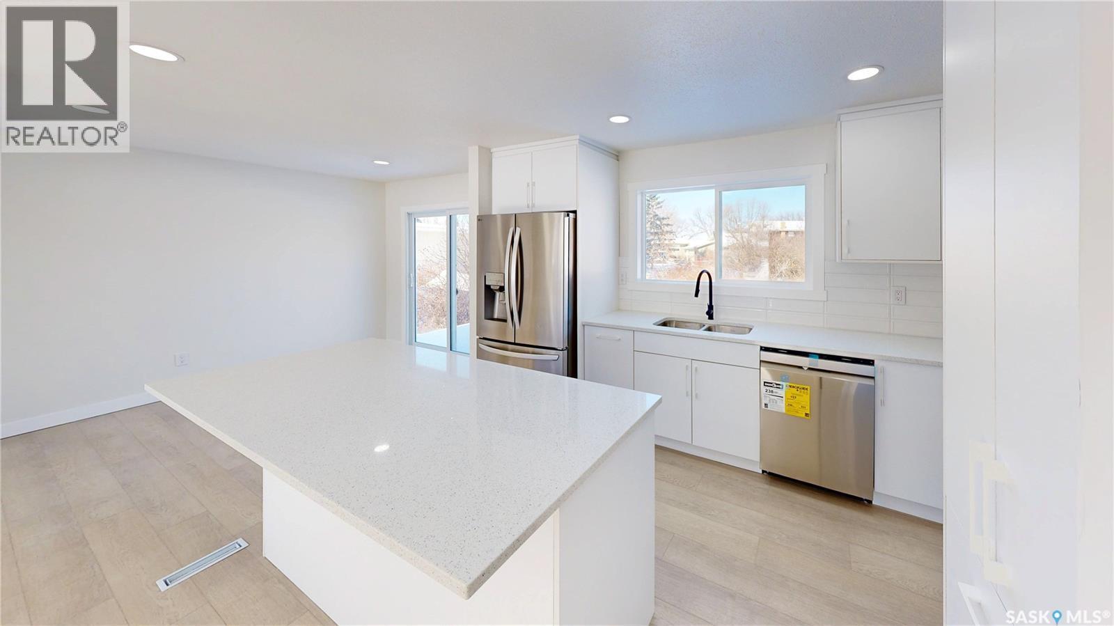 3022 Lacon Street, Regina, SK - Indoor Photo Showing Kitchen With Double Sink