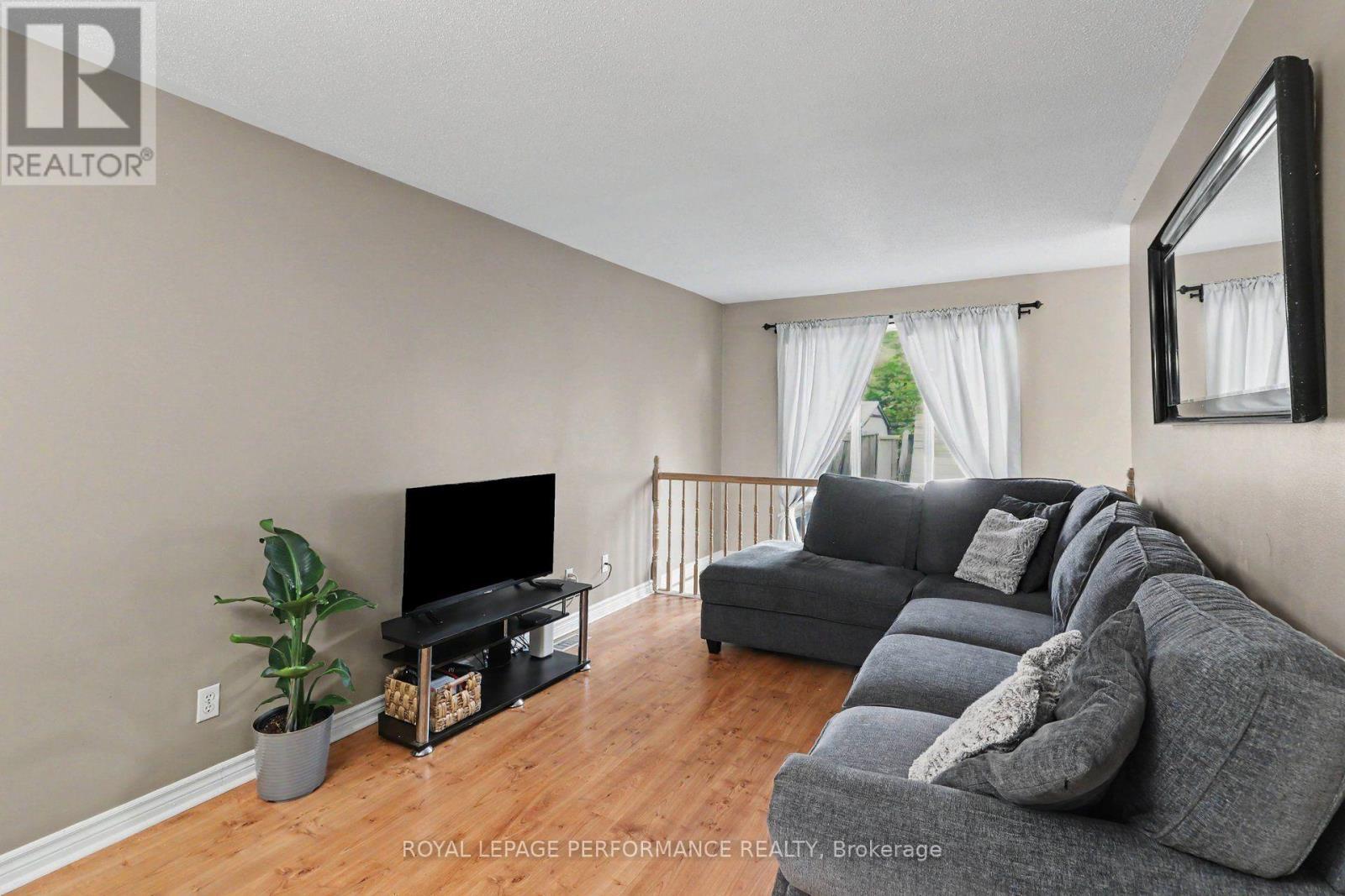 757 Nesting Way, Ottawa, ON - Indoor Photo Showing Living Room