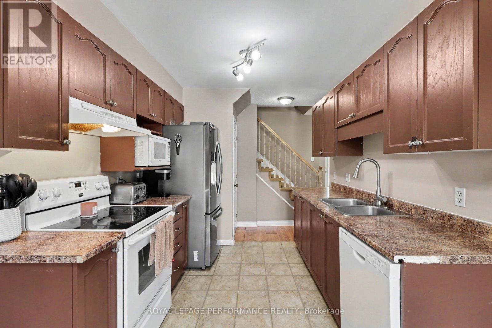 757 Nesting Way, Ottawa, ON - Indoor Photo Showing Kitchen With Double Sink