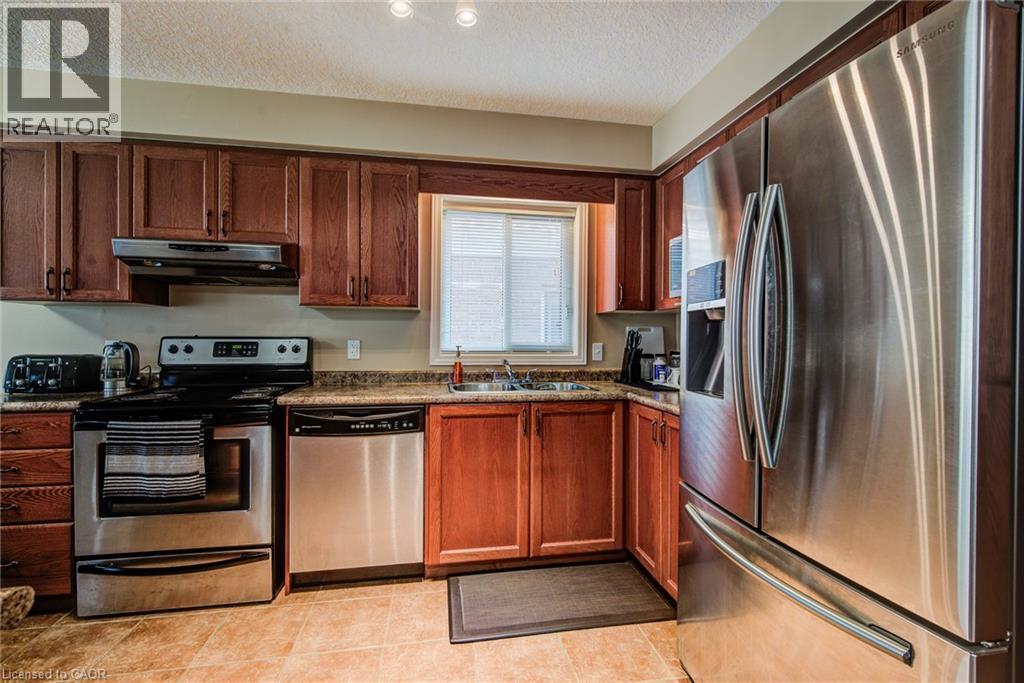 124 Udvari Crescent, Kitchener, ON - Indoor Photo Showing Kitchen With Stainless Steel Kitchen With Double Sink