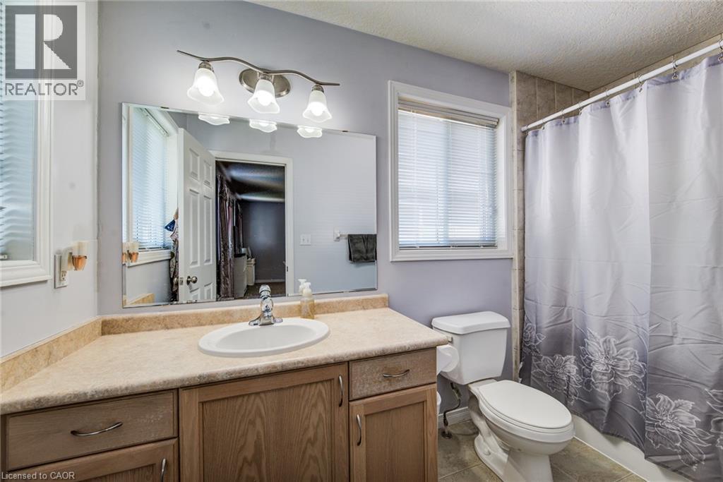 124 Udvari Crescent, Kitchener, ON - Indoor Photo Showing Bathroom