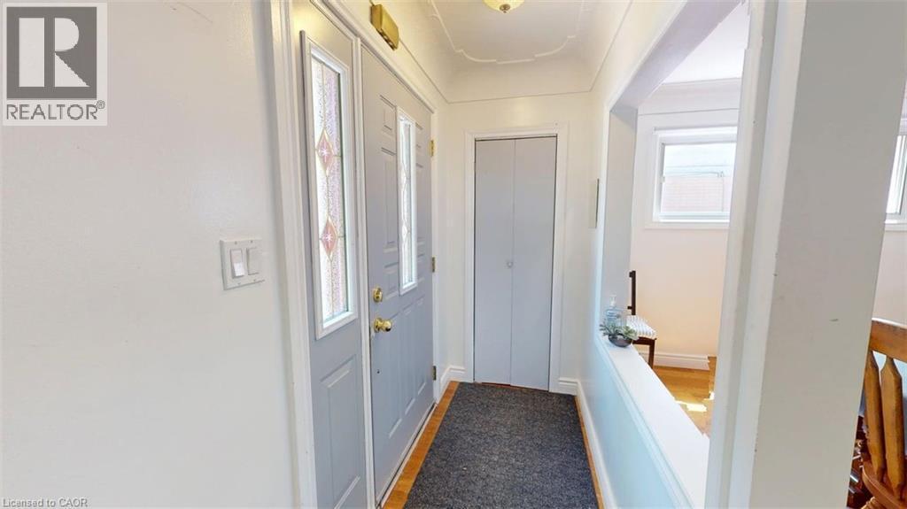 56 Lower Horning Road, Hamilton, ON - Indoor Photo Showing Other Room