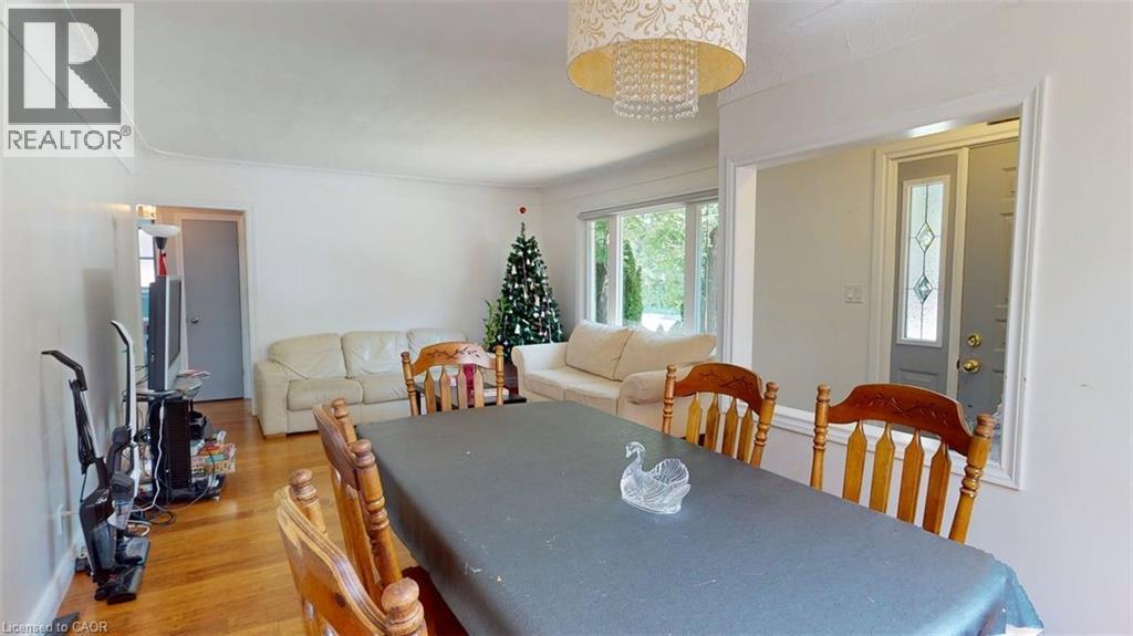 56 Lower Horning Road, Hamilton, ON - Indoor Photo Showing Dining Room
