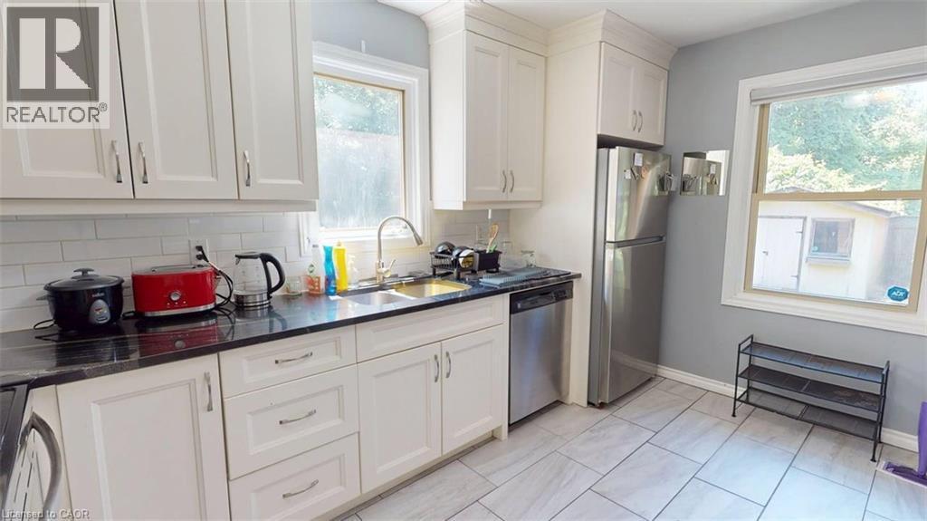 56 Lower Horning Road, Hamilton, ON - Indoor Photo Showing Kitchen
