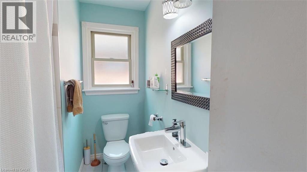 56 Lower Horning Road, Hamilton, ON - Indoor Photo Showing Bathroom