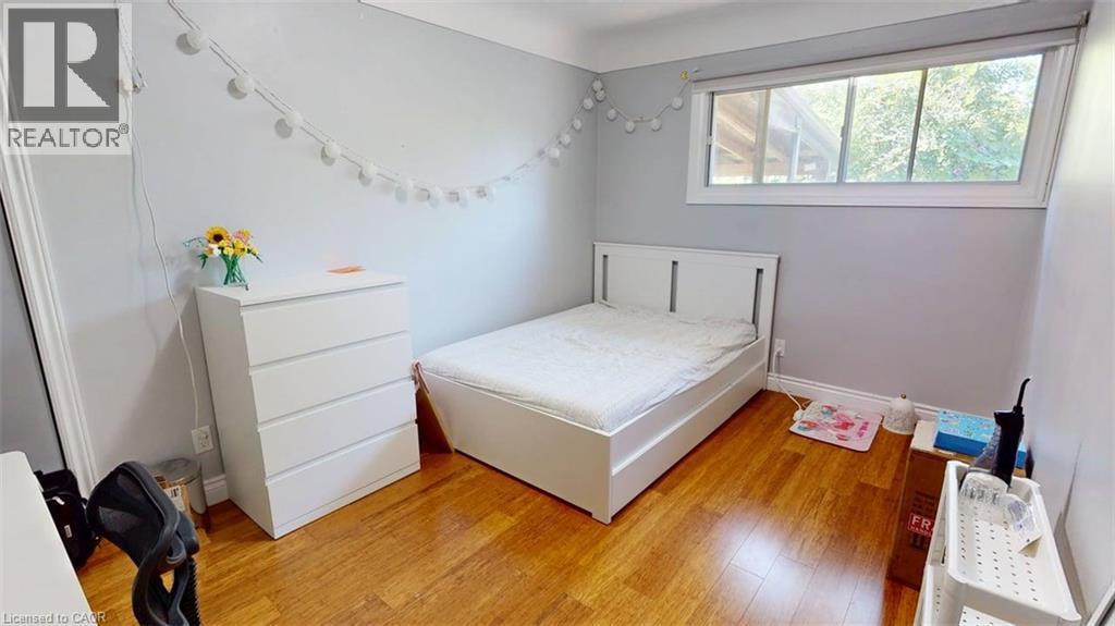 56 Lower Horning Road, Hamilton, ON - Indoor Photo Showing Bedroom