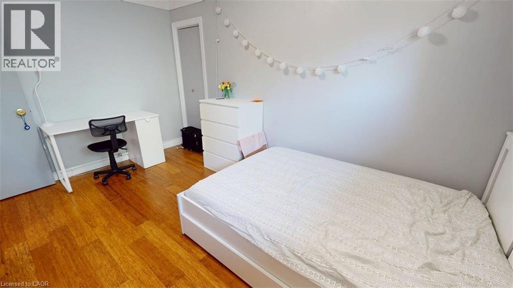56 Lower Horning Road, Hamilton, ON - Indoor Photo Showing Bedroom