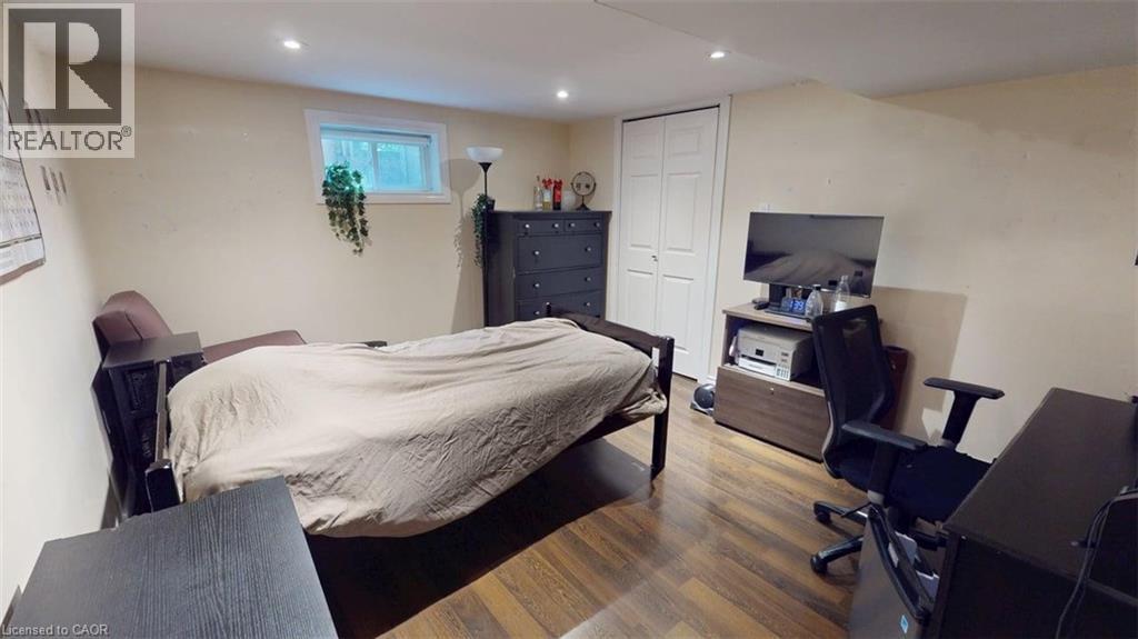 56 Lower Horning Road, Hamilton, ON - Indoor Photo Showing Bedroom