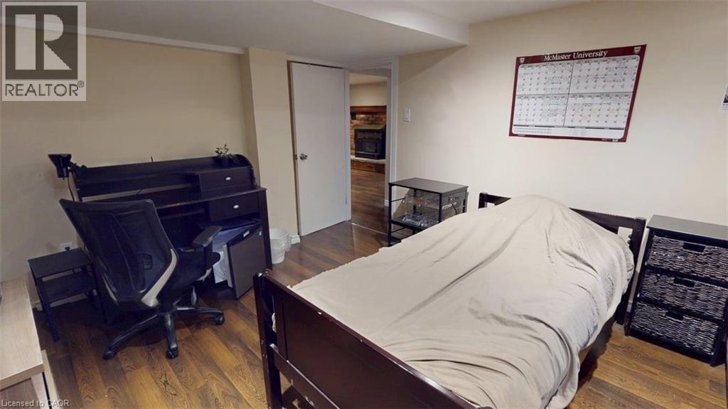 56 Lower Horning Road, Hamilton, ON - Indoor Photo Showing Bedroom