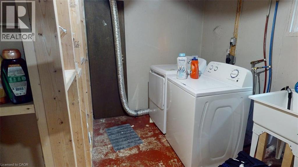 56 Lower Horning Road, Hamilton, ON - Indoor Photo Showing Laundry Room