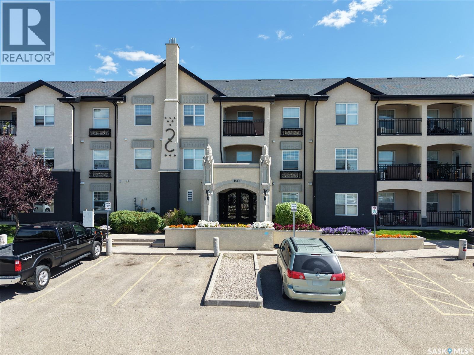 102 1610 Dakota Drive, Regina, SK - Outdoor With Facade