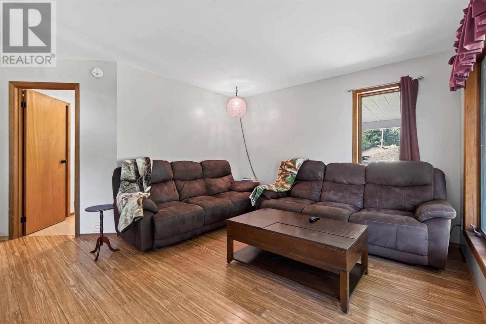 1 Eagle Dr, Desbarats, ON - Indoor Photo Showing Living Room