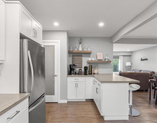 31 Werrell Cr, Winnipeg, MB - Indoor Photo Showing Kitchen