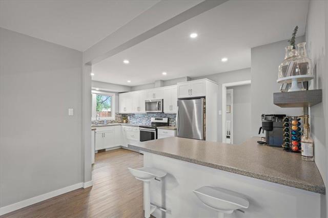 31 Werrell Cr, Winnipeg, MB - Indoor Photo Showing Kitchen With Upgraded Kitchen