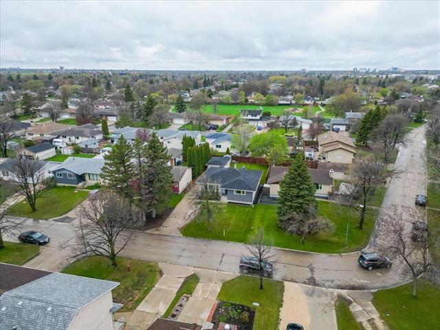 31 Werrell Cr, Winnipeg, MB - Outdoor With View