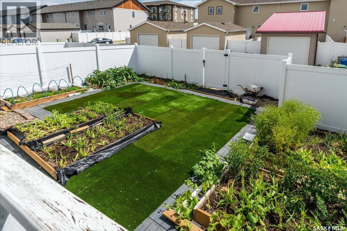 3296 Favel Drive, Regina, SK - Outdoor
