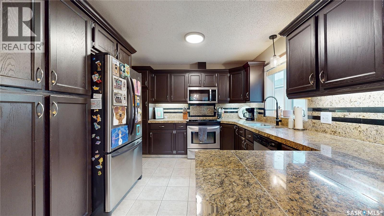3107 Andreychuk Place E, Regina, SK - Indoor Photo Showing Kitchen With Stainless Steel Kitchen