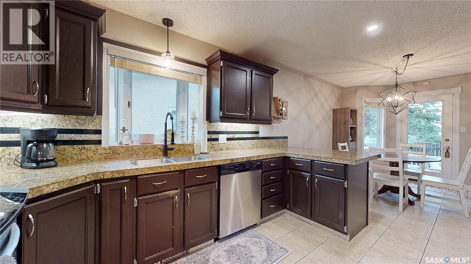 3107 Andreychuk Place E, Regina, SK - Indoor Photo Showing Kitchen With Double Sink