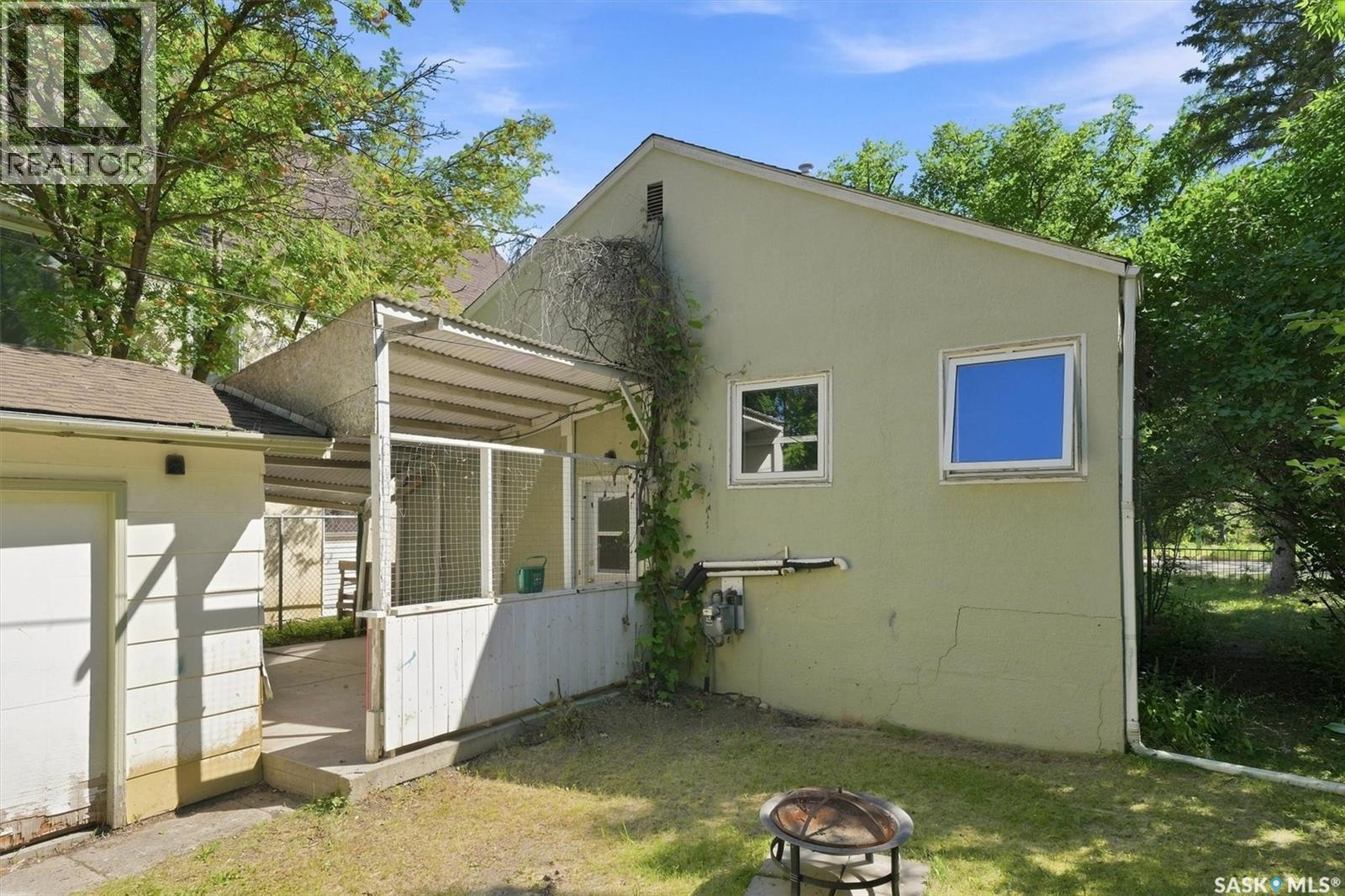 2204 Lorne Avenue, Saskatoon, SK - Outdoor With Exterior