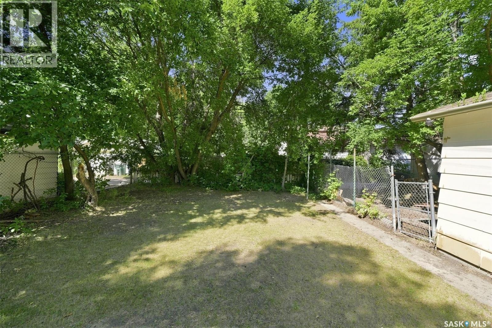 2204 Lorne Avenue, Saskatoon, SK - Outdoor