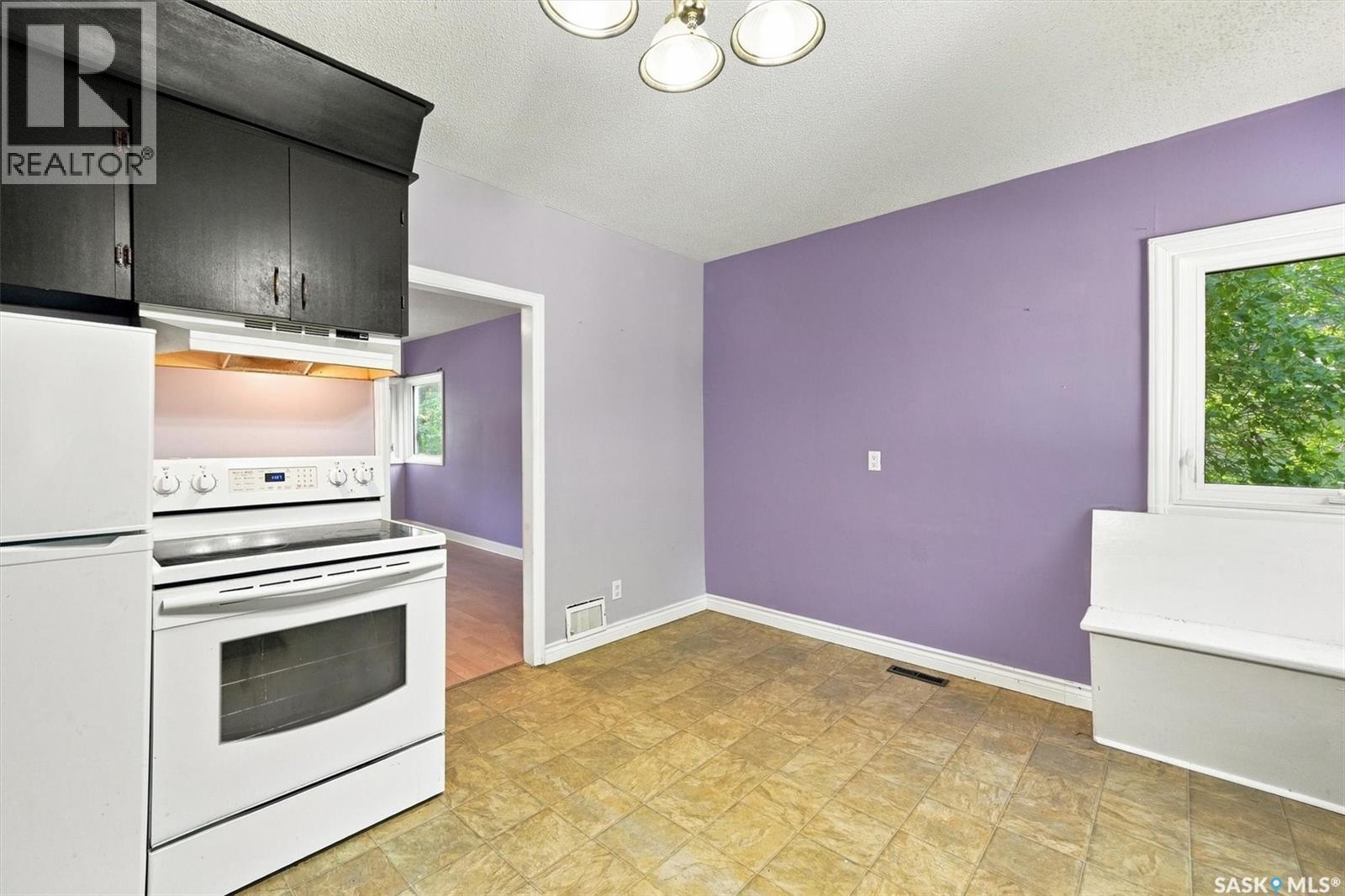 2204 Lorne Avenue, Saskatoon, SK - Indoor Photo Showing Kitchen