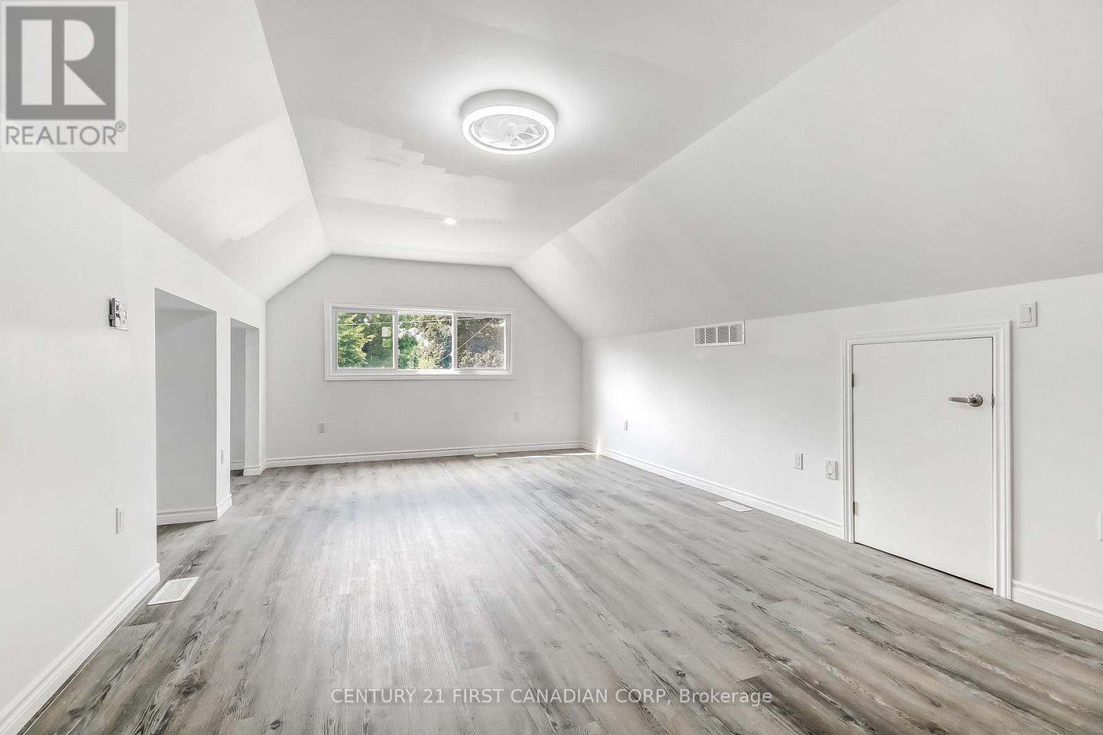 76 Chestnut Street, St. Thomas, ON - Indoor Photo Showing Other Room