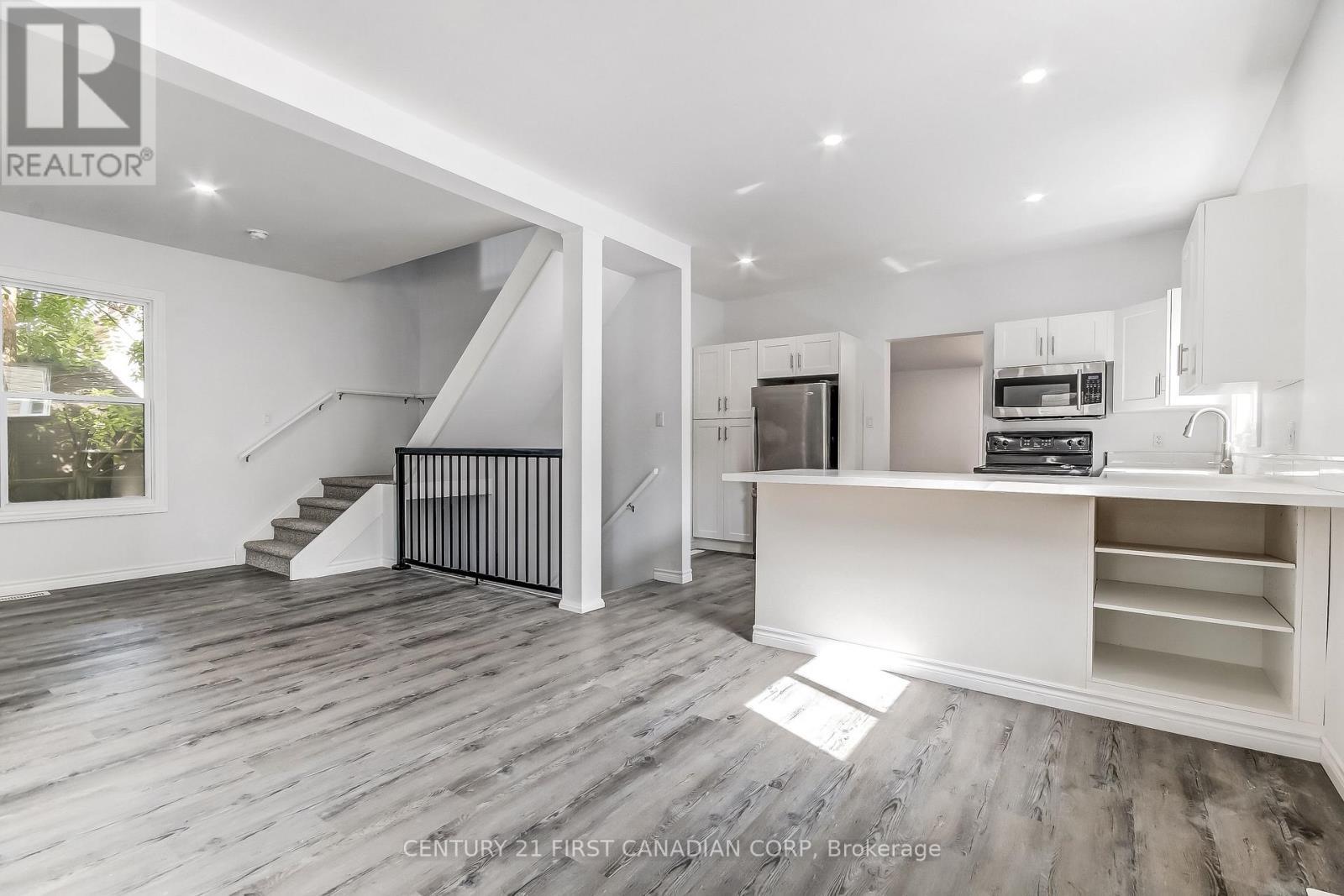 76 Chestnut Street, St. Thomas, ON - Indoor Photo Showing Kitchen