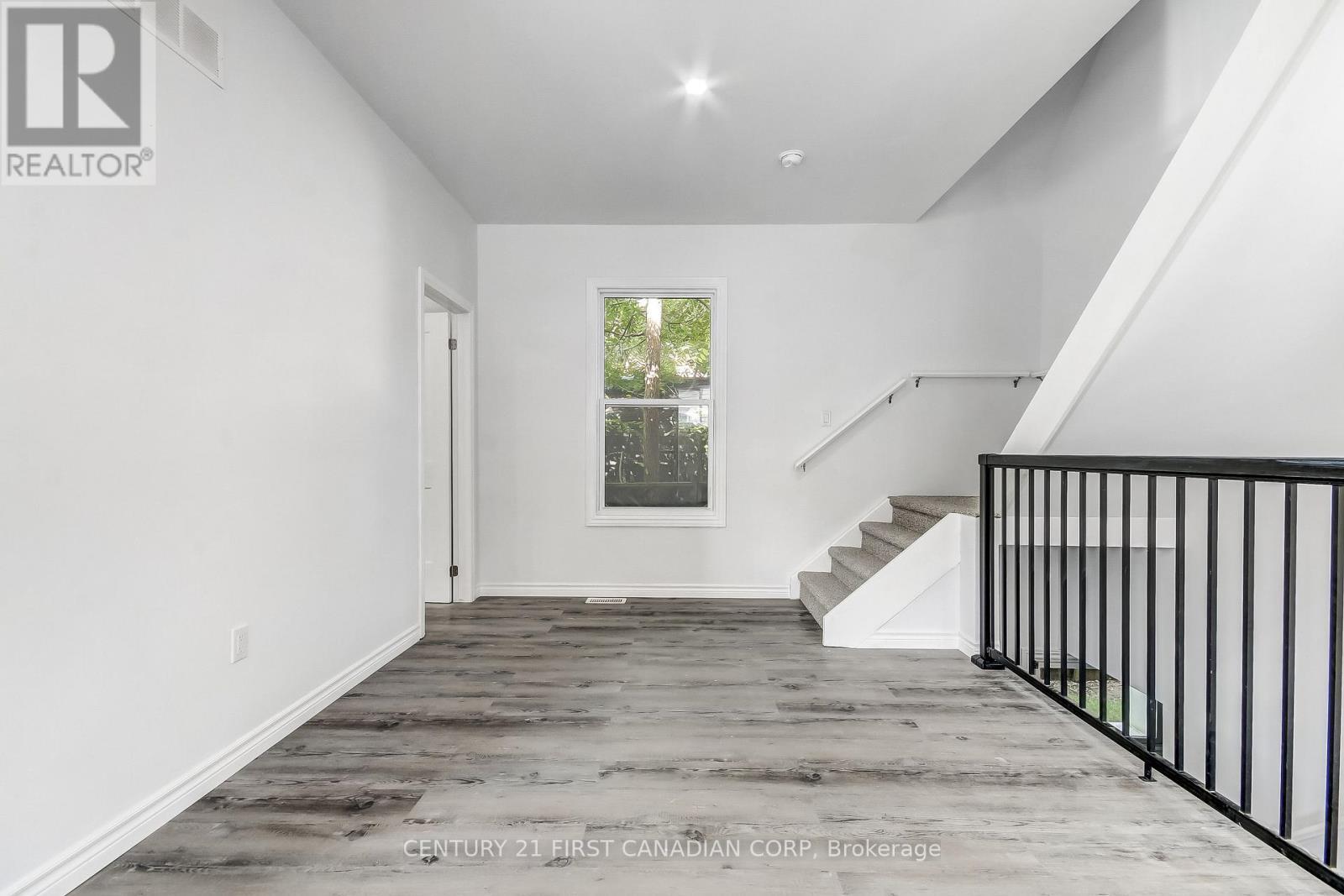 76 Chestnut Street, St. Thomas, ON - Indoor Photo Showing Other Room