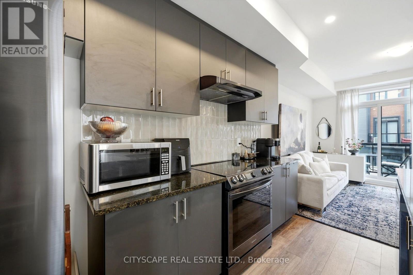 28 - 2 Willow Street, Brant, ON - Indoor Photo Showing Kitchen With Stainless Steel Kitchen