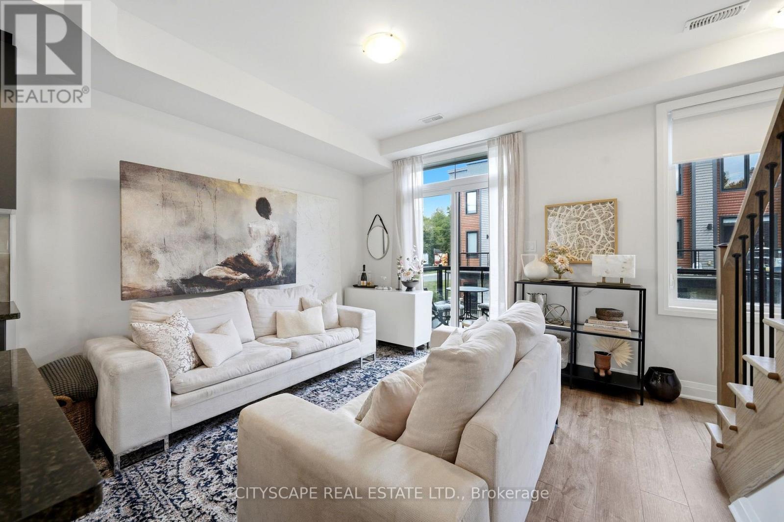 28 - 2 Willow Street, Brant, ON - Indoor Photo Showing Living Room