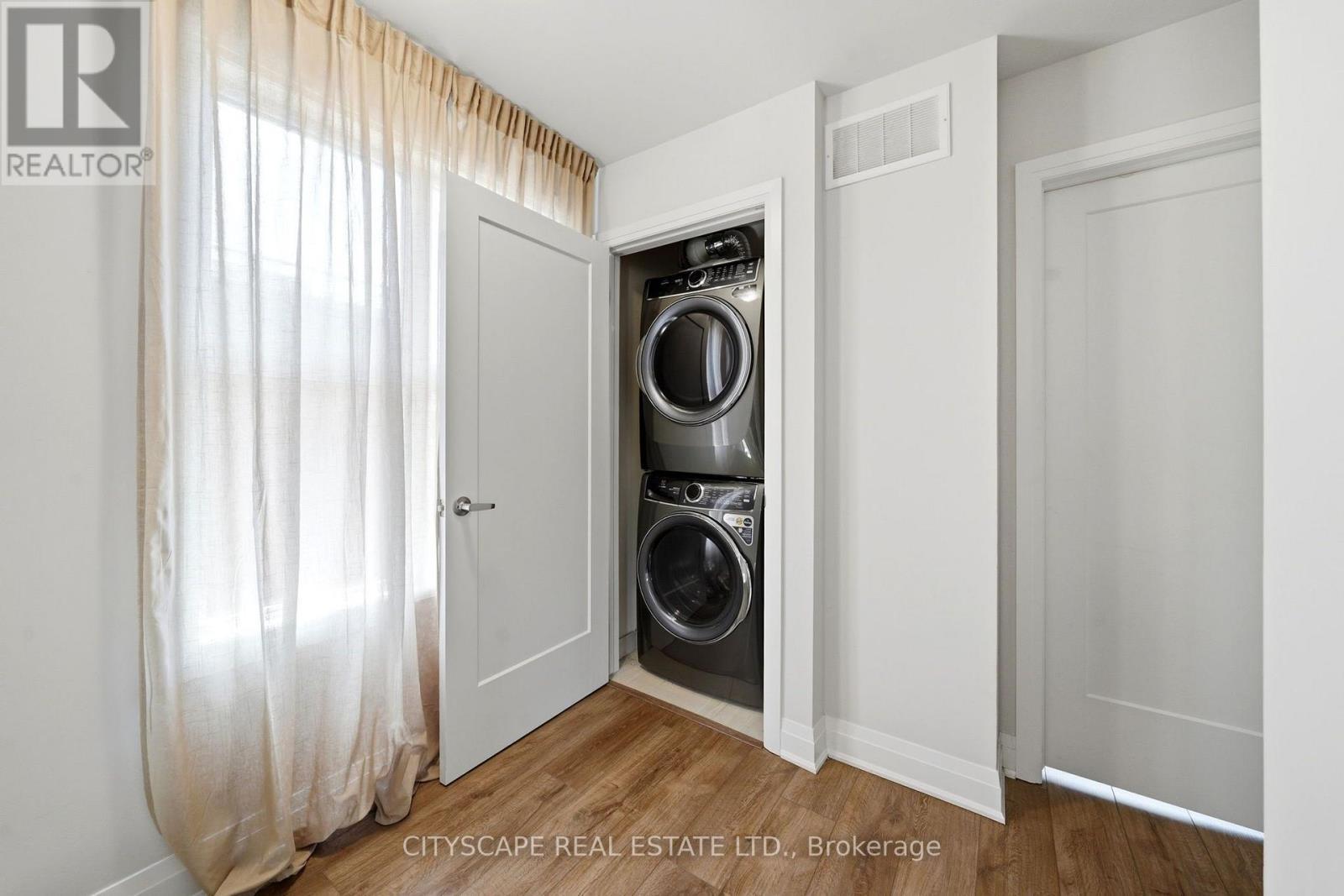 28 - 2 Willow Street, Brant, ON - Indoor Photo Showing Laundry Room