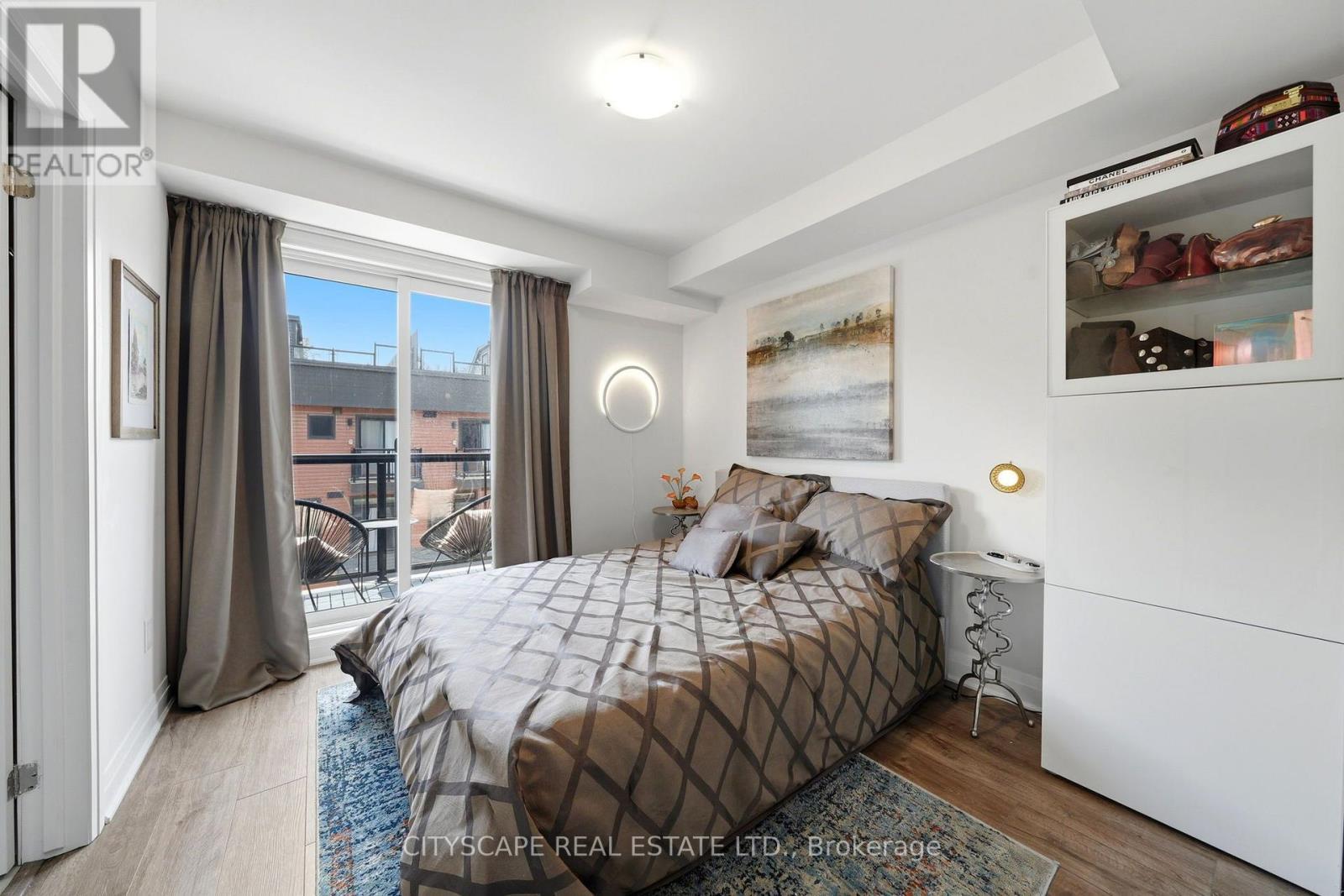 28 - 2 Willow Street, Brant, ON - Indoor Photo Showing Bedroom