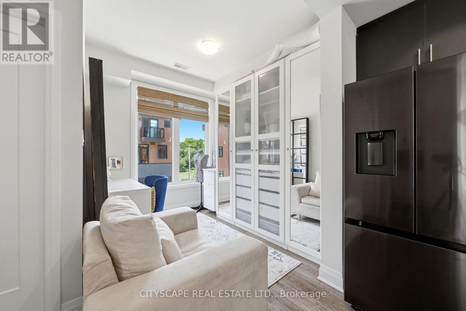 28 - 2 Willow Street, Brant, ON - Indoor Photo Showing Other Room