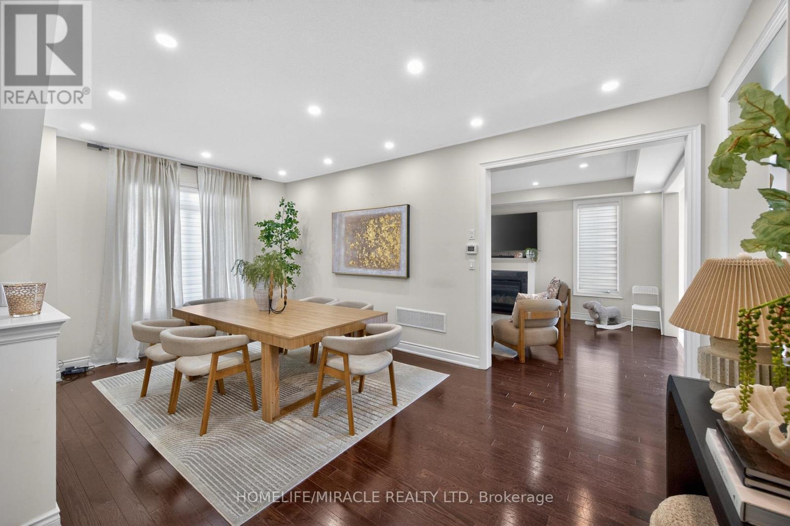 220 Great Falls Boulevard, Hamilton, ON - Indoor Photo Showing Dining Room