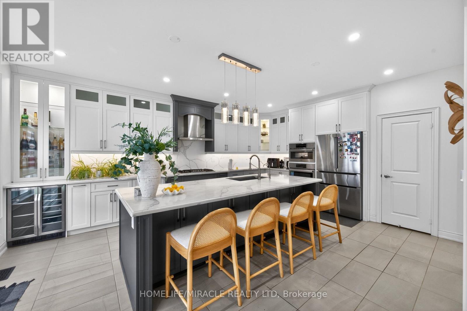220 Great Falls Boulevard, Hamilton, ON - Indoor Photo Showing Kitchen With Upgraded Kitchen