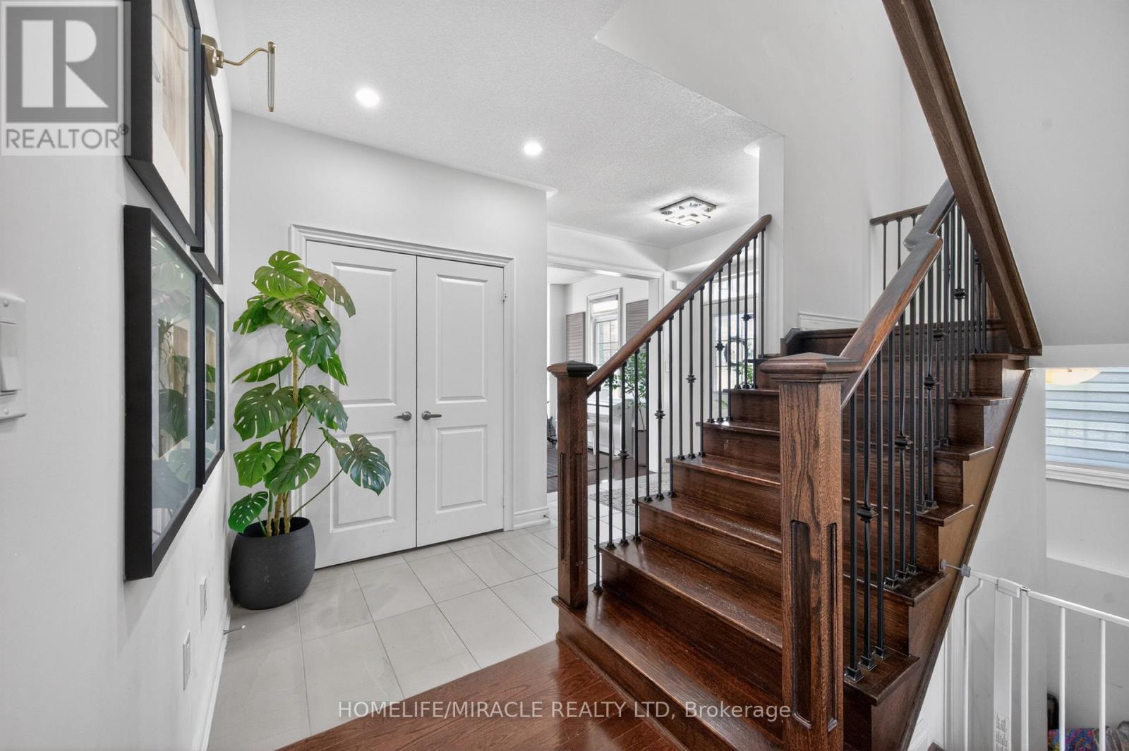 220 Great Falls Boulevard, Hamilton, ON - Indoor Photo Showing Other Room