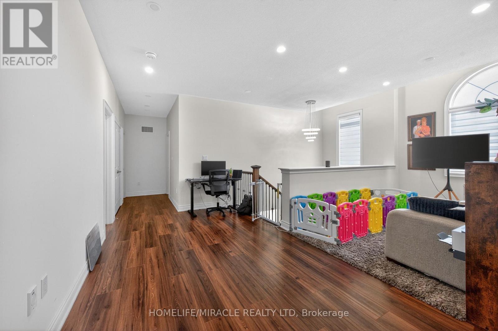 220 Great Falls Boulevard, Hamilton, ON - Indoor