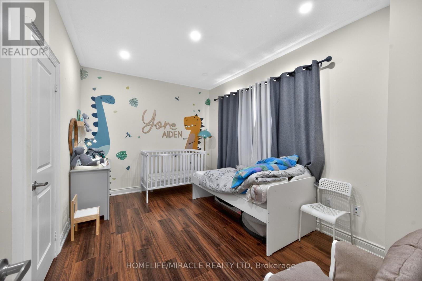 220 Great Falls Boulevard, Hamilton, ON - Indoor Photo Showing Bedroom