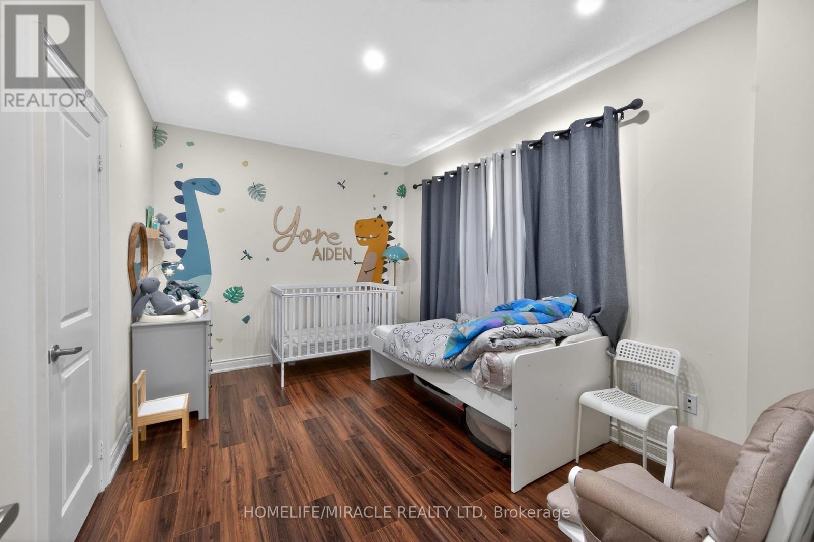 220 Great Falls Boulevard, Hamilton, ON - Indoor Photo Showing Bedroom