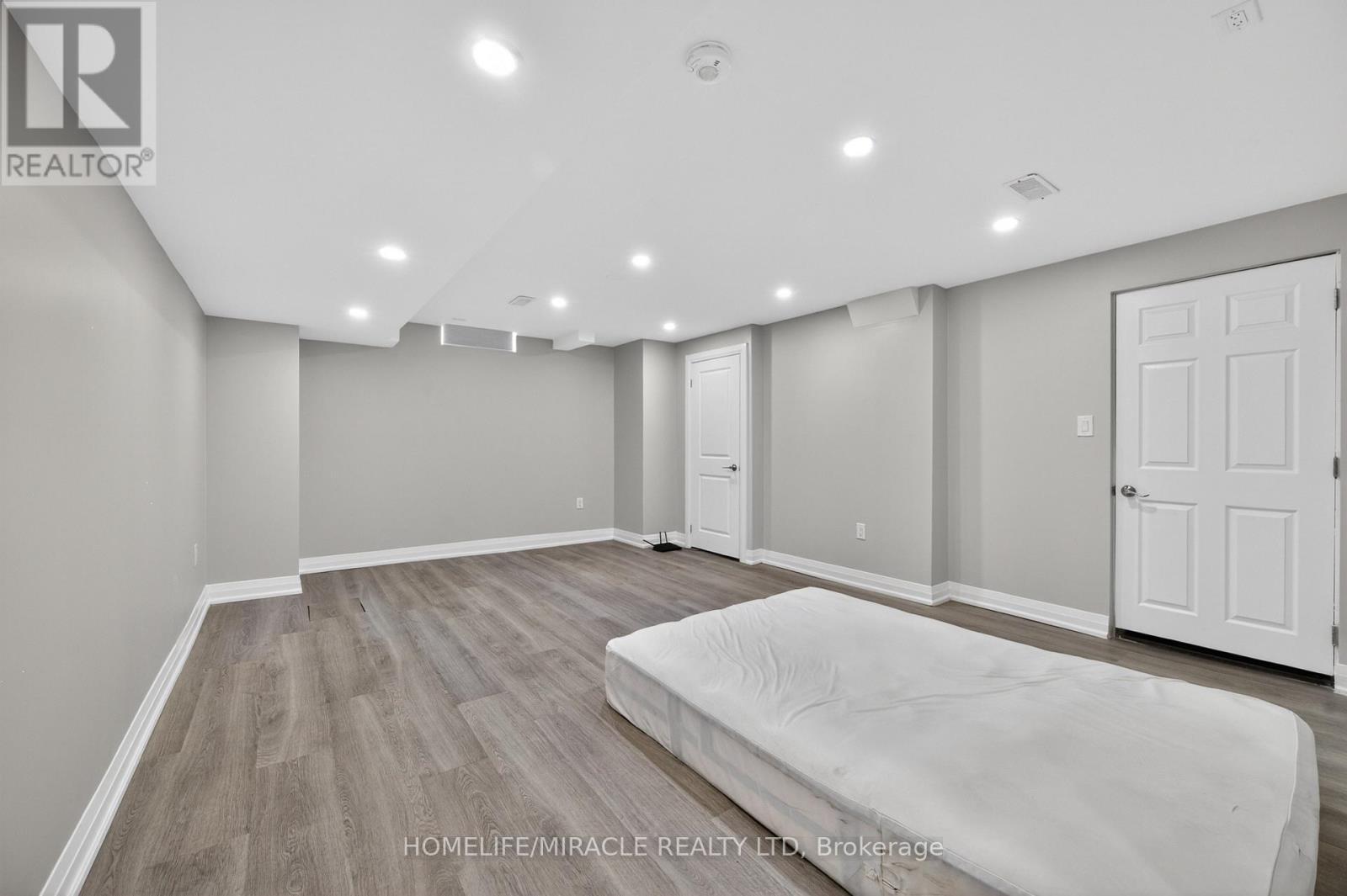 220 Great Falls Boulevard, Hamilton, ON - Indoor