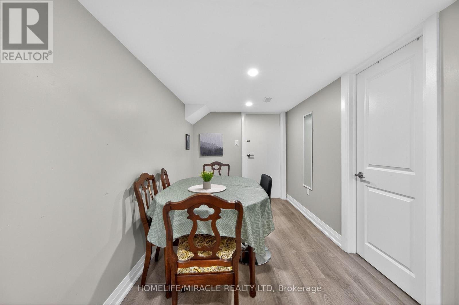 220 Great Falls Boulevard, Hamilton, ON - Indoor Photo Showing Dining Room