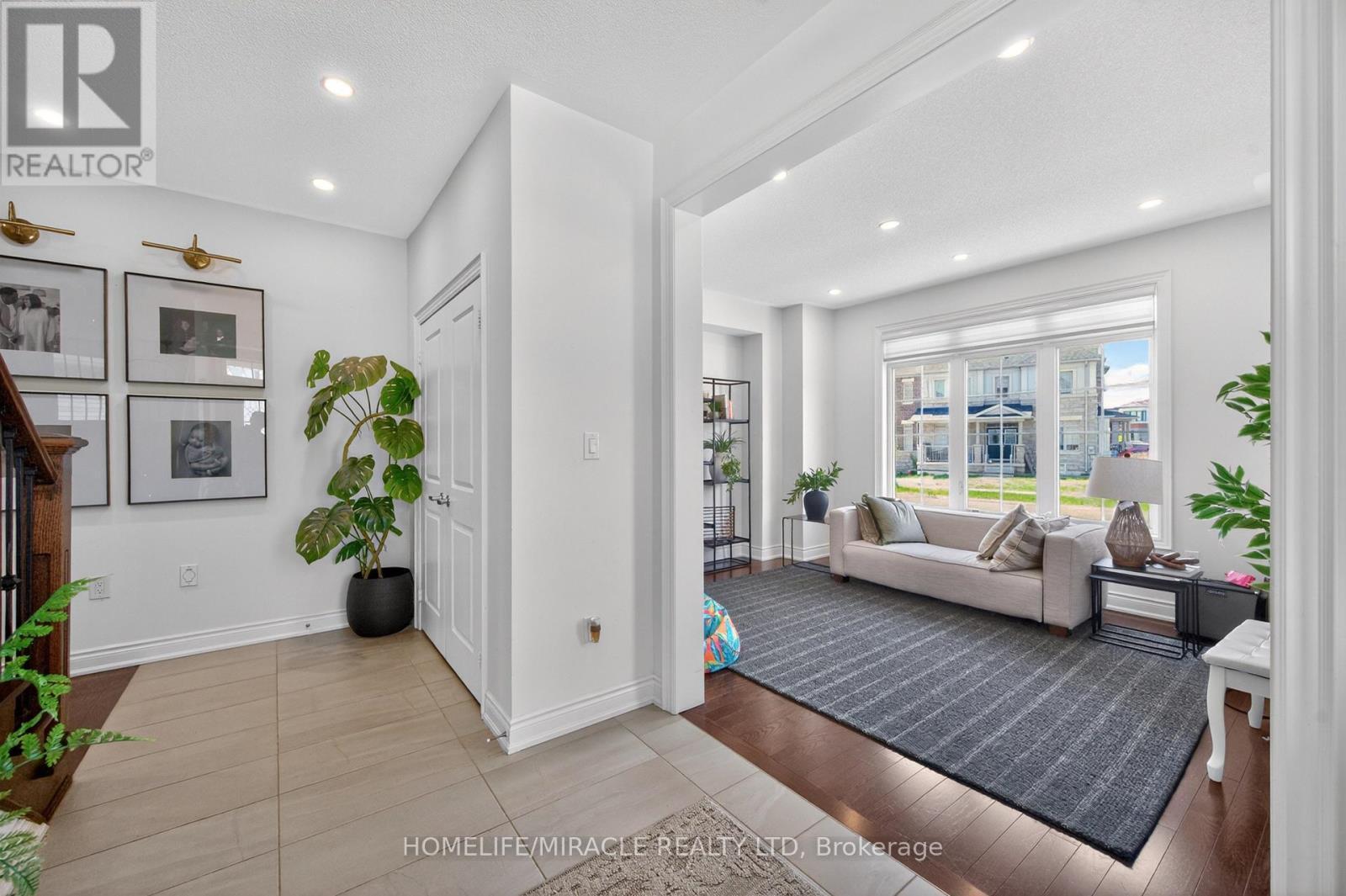 220 Great Falls Boulevard, Hamilton, ON - Indoor