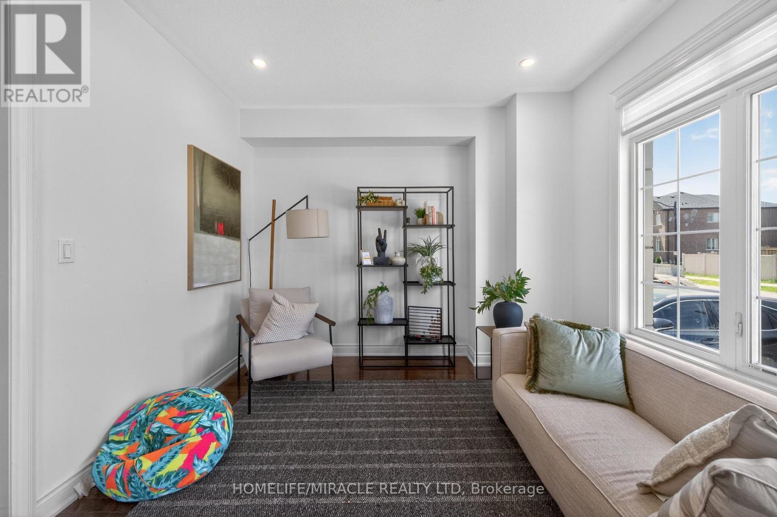 220 Great Falls Boulevard, Hamilton, ON - Indoor