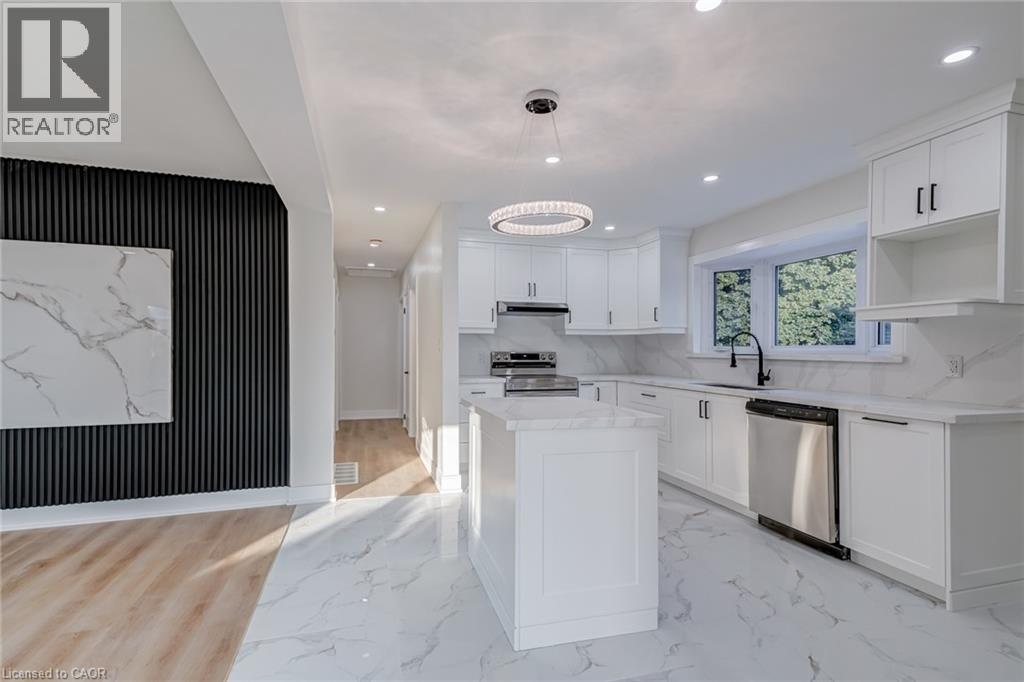 63 Hardale Crescent, Hamilton, ON - Indoor Photo Showing Kitchen