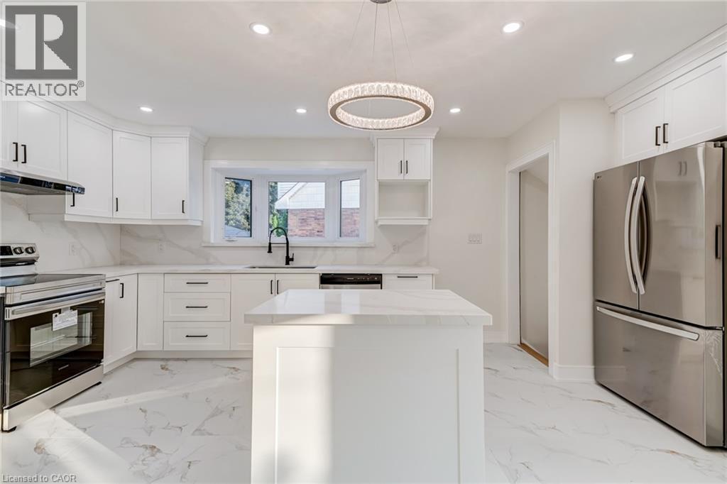 63 Hardale Crescent, Hamilton, ON - Indoor Photo Showing Kitchen
